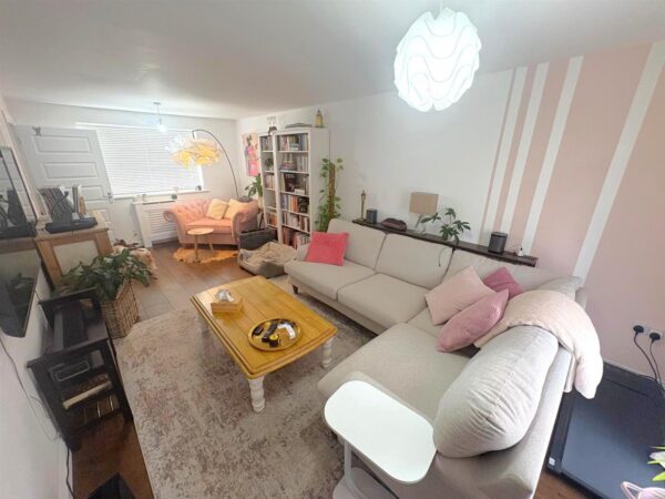 Hillary Close, Oakley Vale