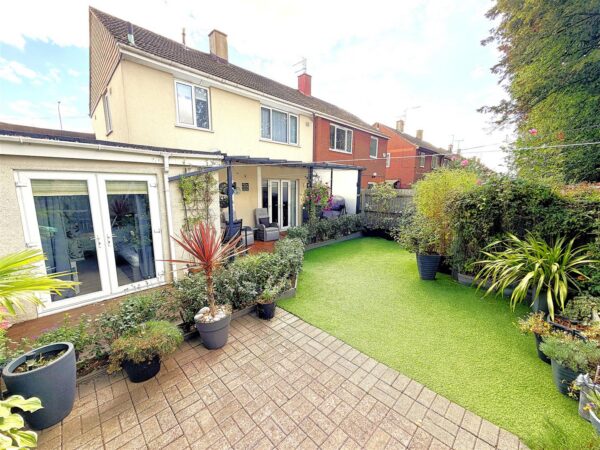 Willow Brook Road, Corby