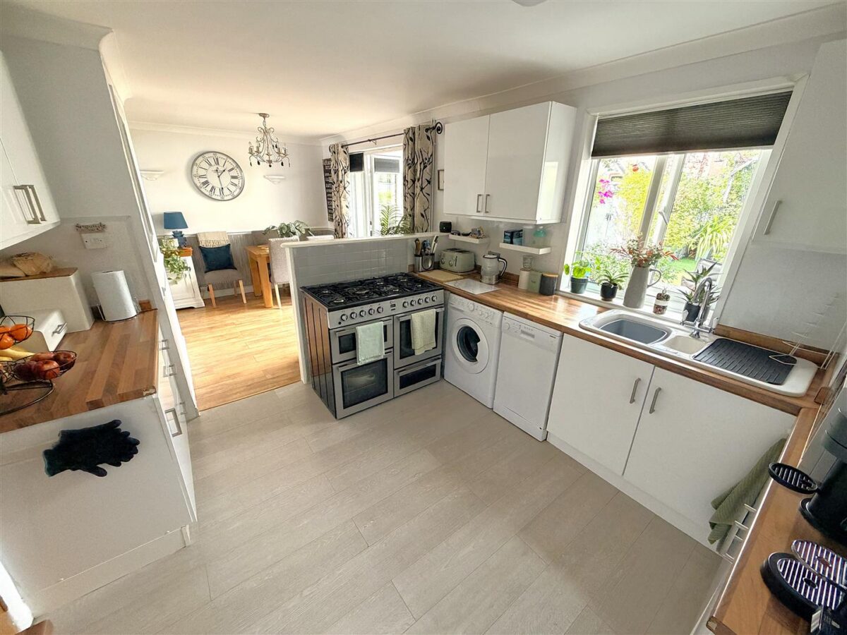 Willow Brook Road, Corby