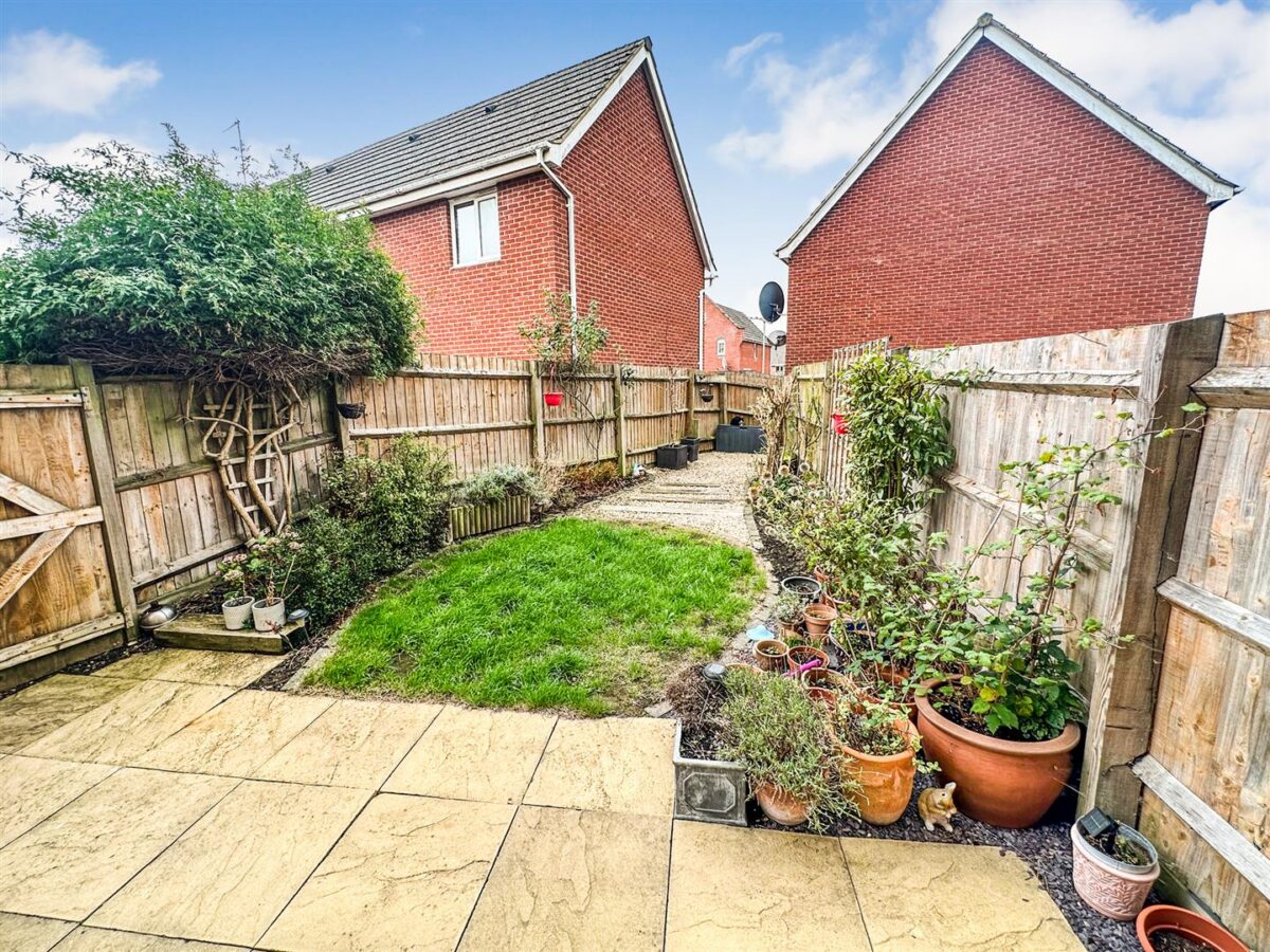 Stirling Close, Corby