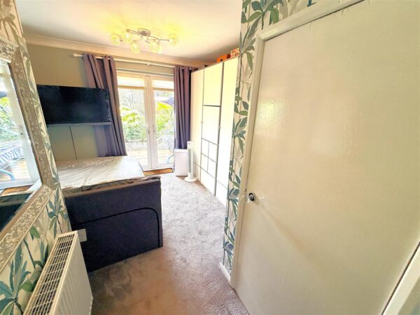 Willow Brook Road, Corby