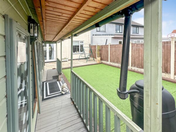 Willow Brook Road, Corby