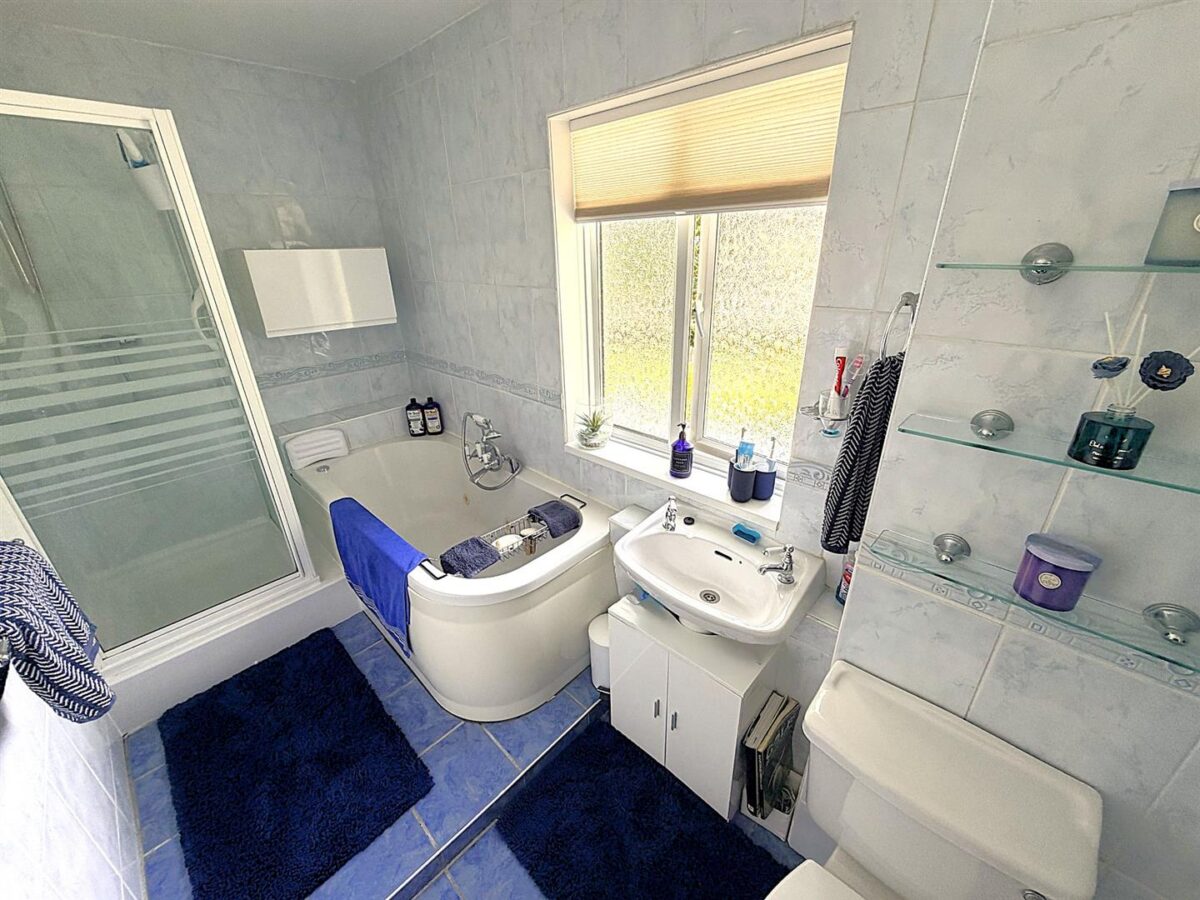 Willow Brook Road, Corby