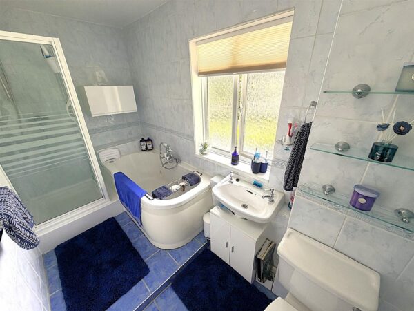 Willow Brook Road, Corby