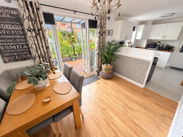Willow Brook Road, Corby