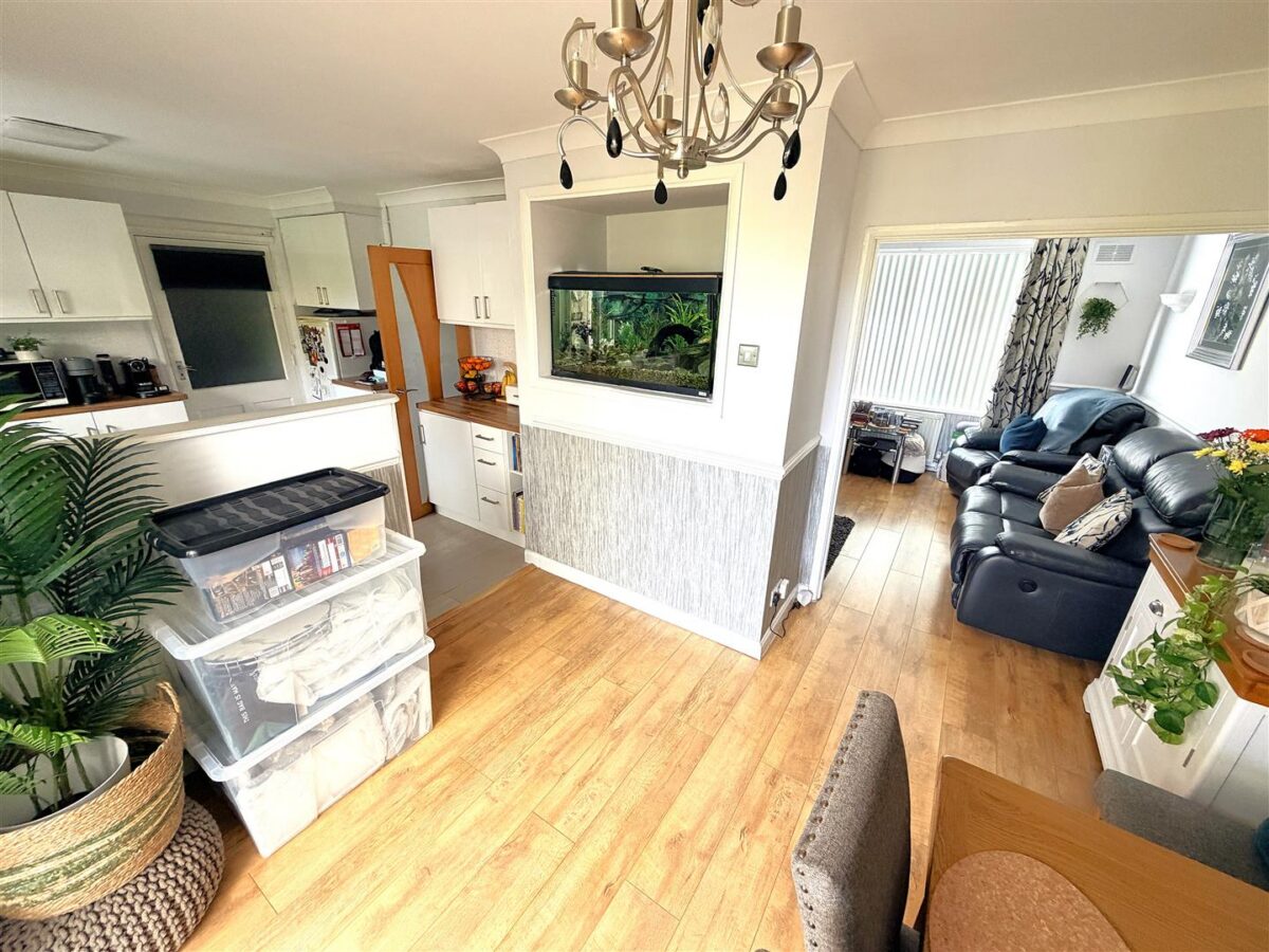 Willow Brook Road, Corby