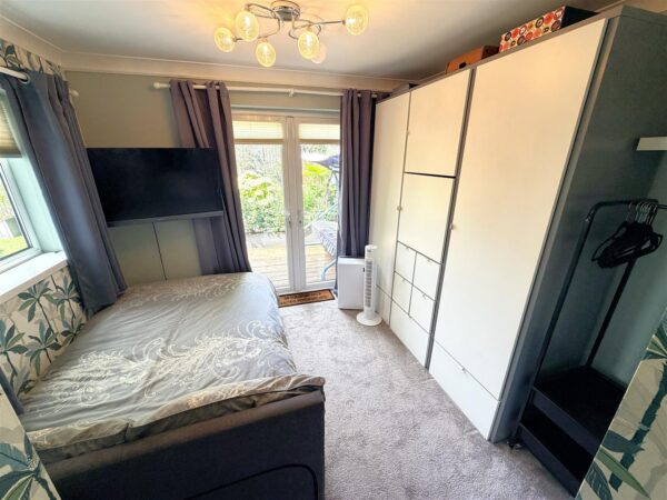 Willow Brook Road, Corby