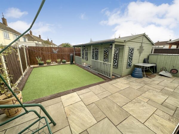 Willow Brook Road, Corby