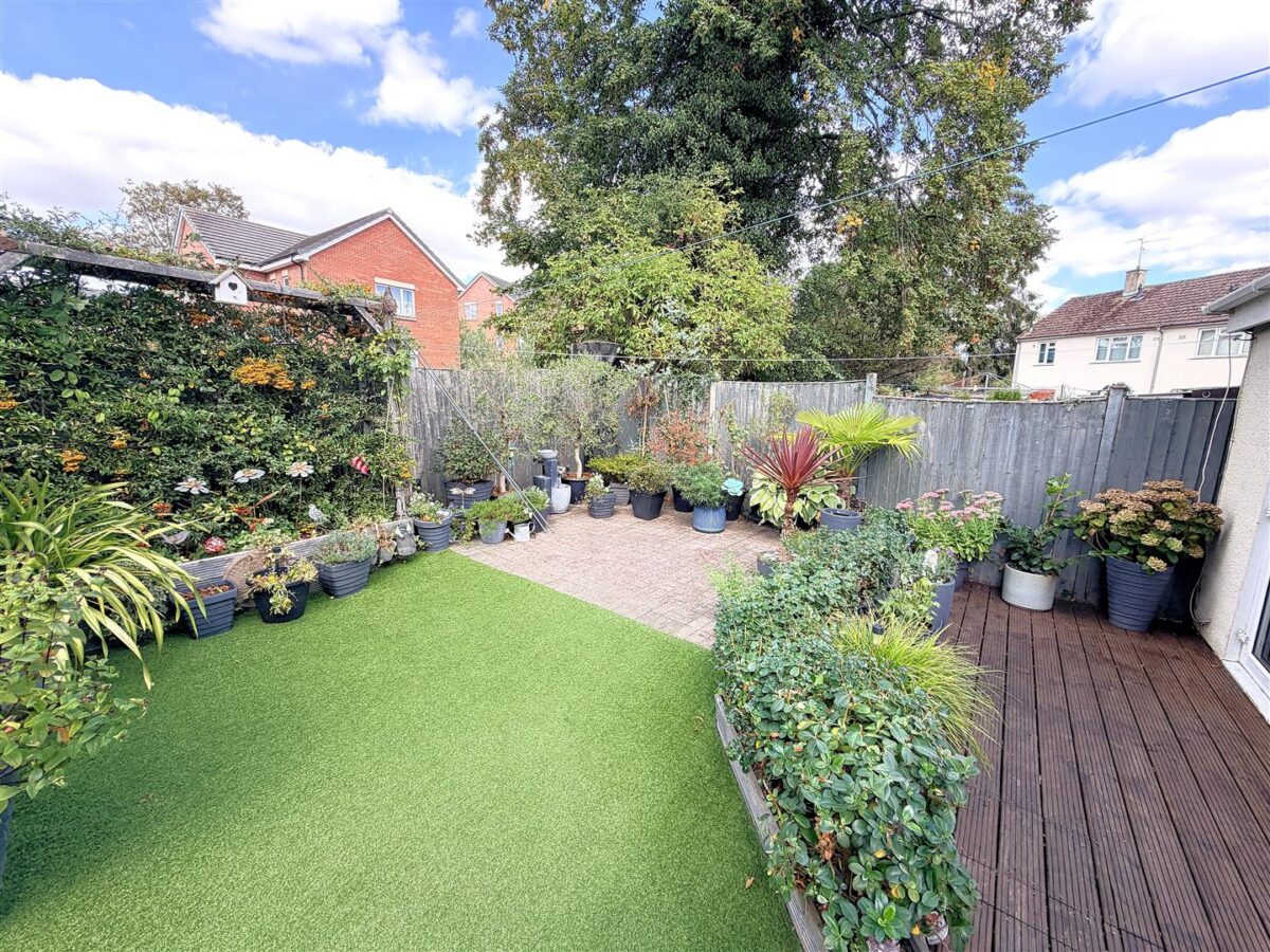 Willow Brook Road, Corby