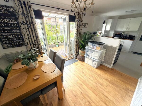 Willow Brook Road, Corby