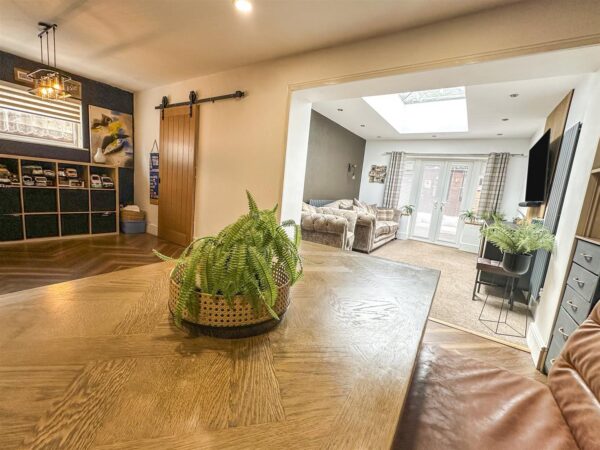 Howe Crescent, Corby