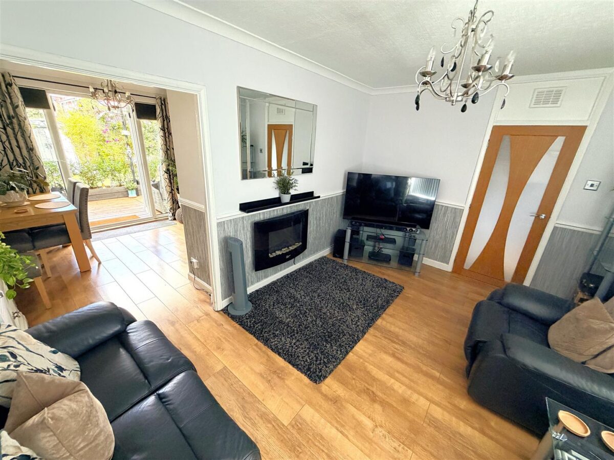 Willow Brook Road, Corby