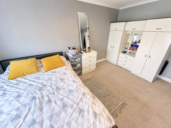 Willow Brook Road, Corby