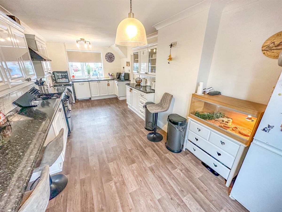 Willow Brook Road, Corby