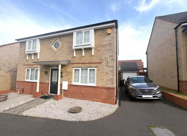 Hillary Close, Oakley Vale