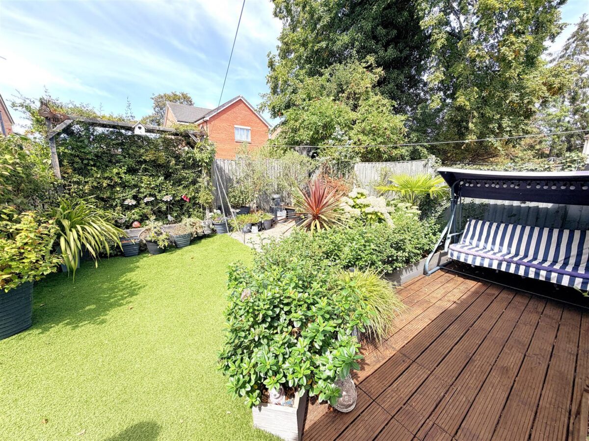 Willow Brook Road, Corby