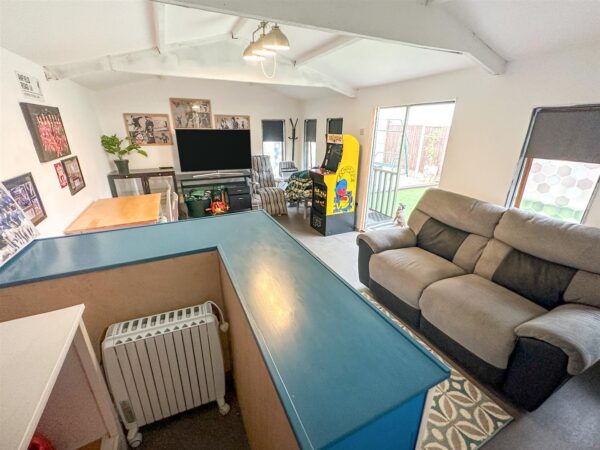 Willow Brook Road, Corby