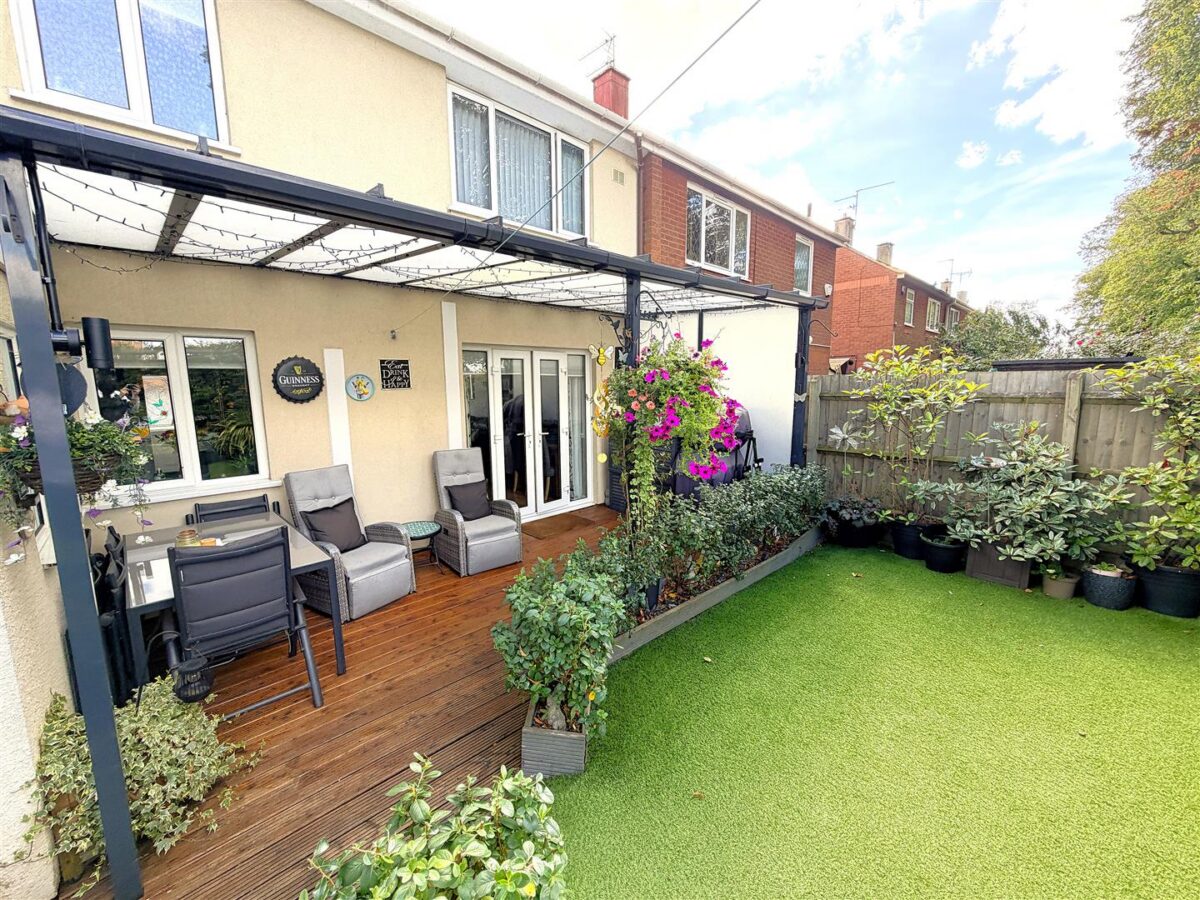 Willow Brook Road, Corby