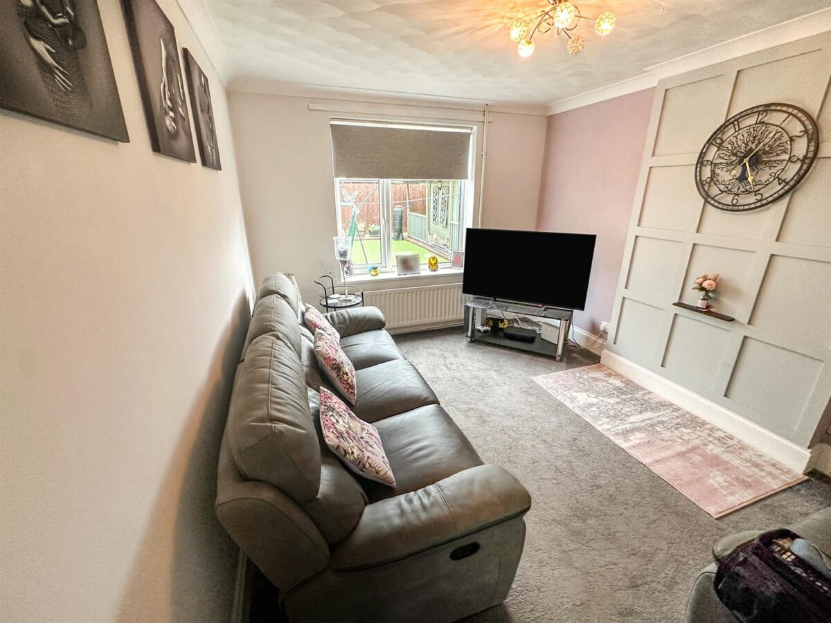 Willow Brook Road, Corby