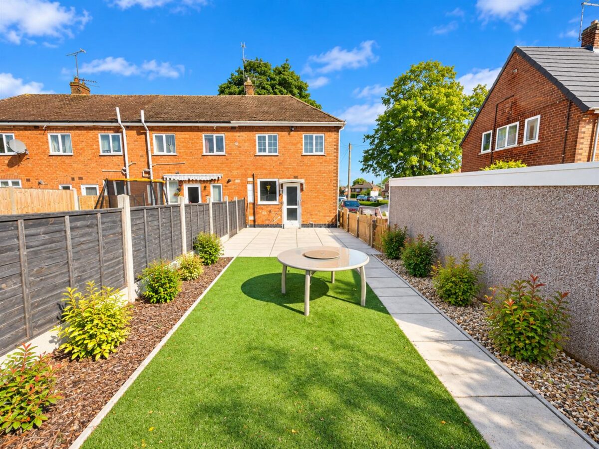 West Glebe Road, Corby