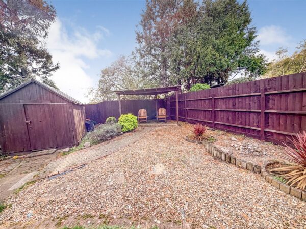 Katrine Close, Corby