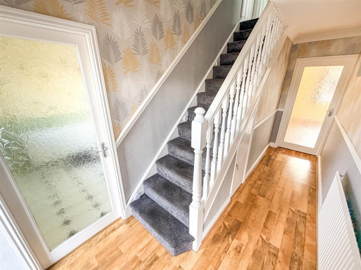 Katrine Close, Corby