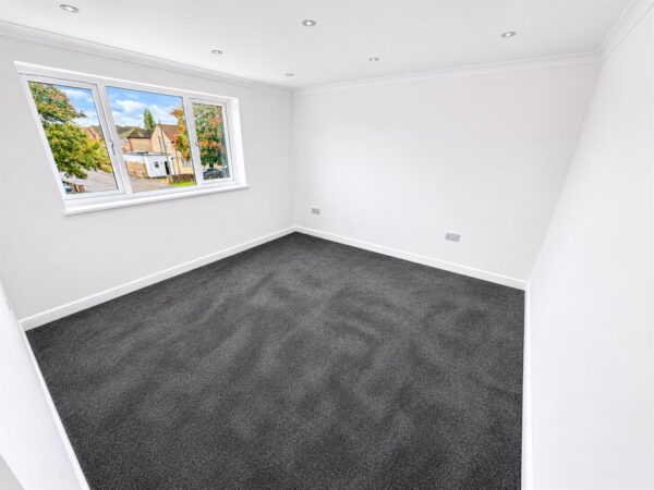 Welland Vale Road, Corby