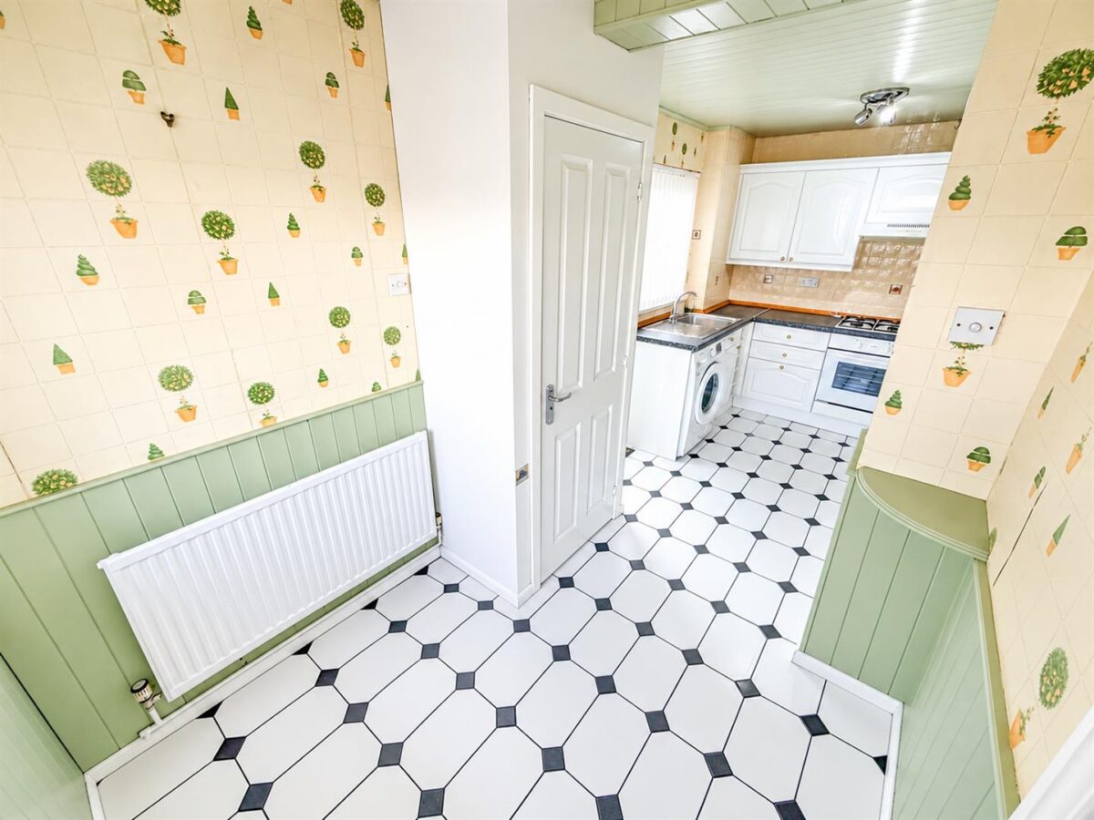 Katrine Close, Corby