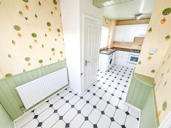 Katrine Close, Corby