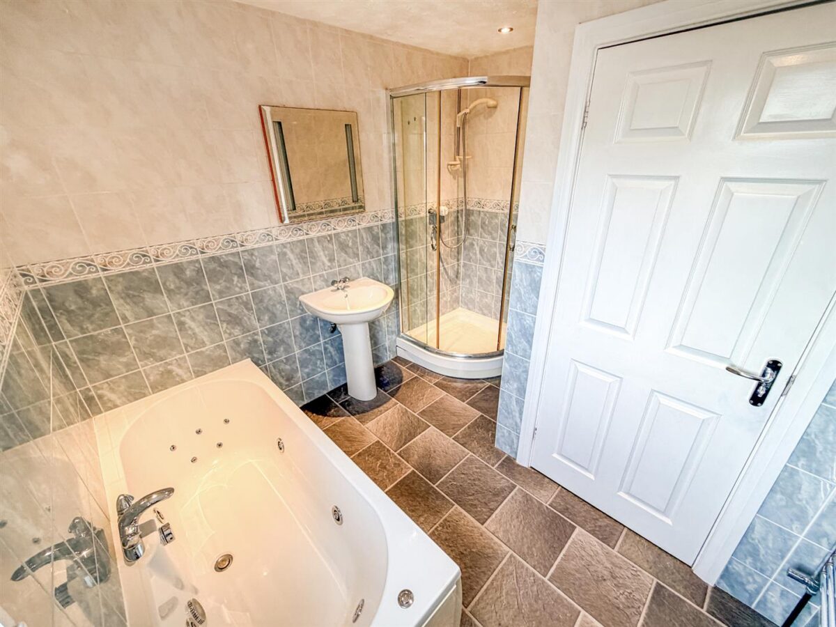 Katrine Close, Corby