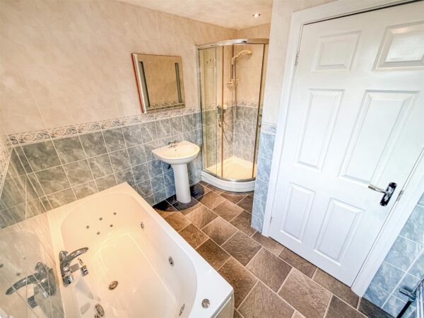 Katrine Close, Corby
