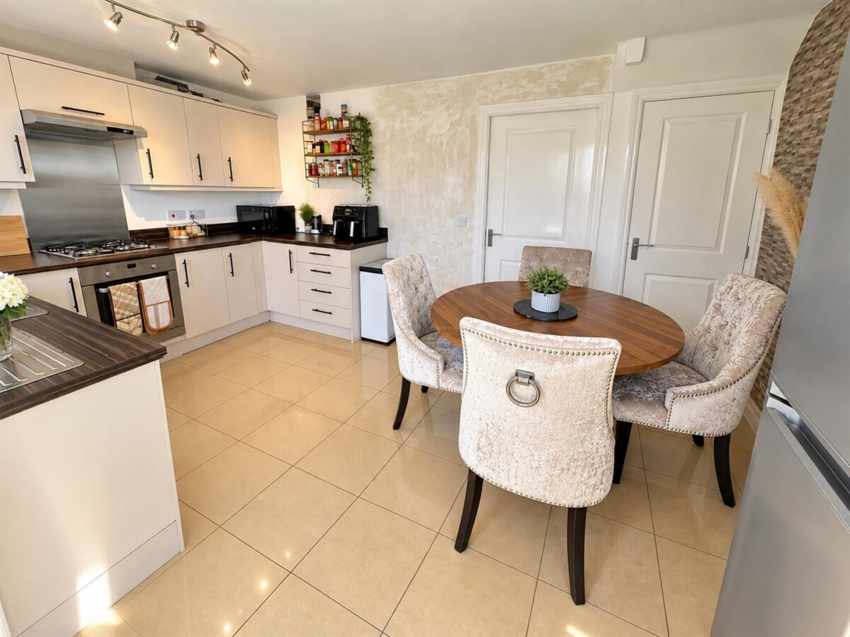 Magpie Close, Corby