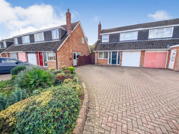 Katrine Close, Corby