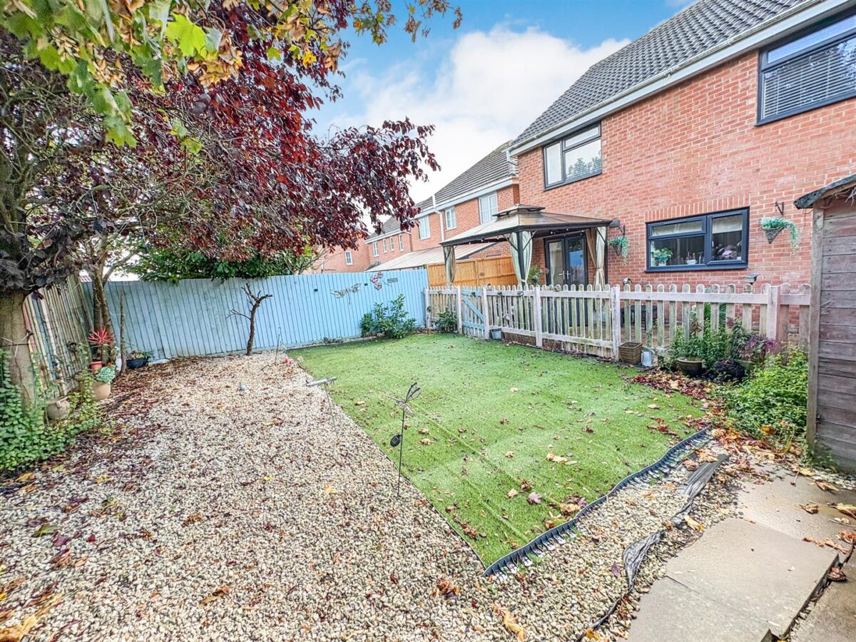 Powys Close, Corby