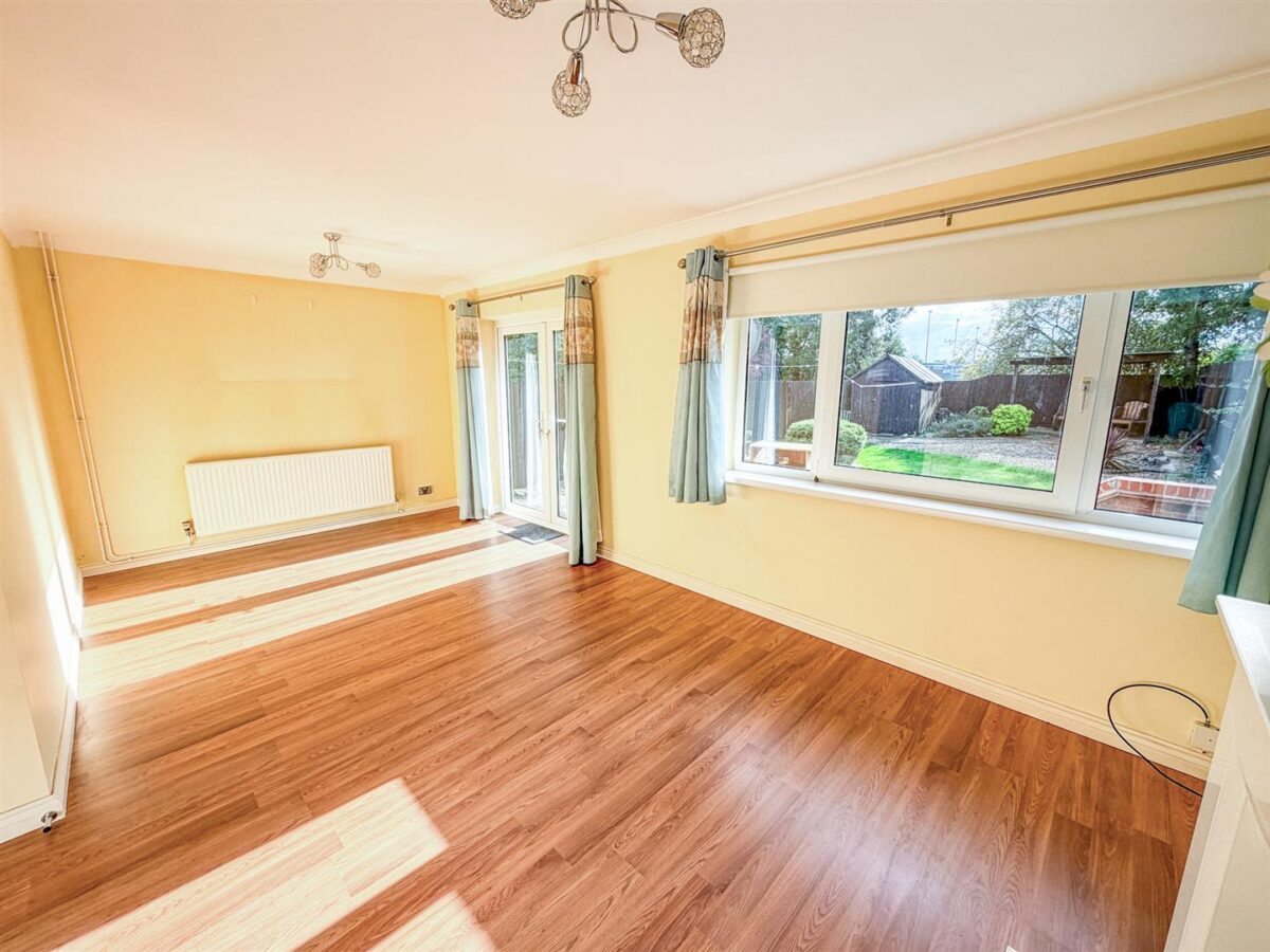 Katrine Close, Corby