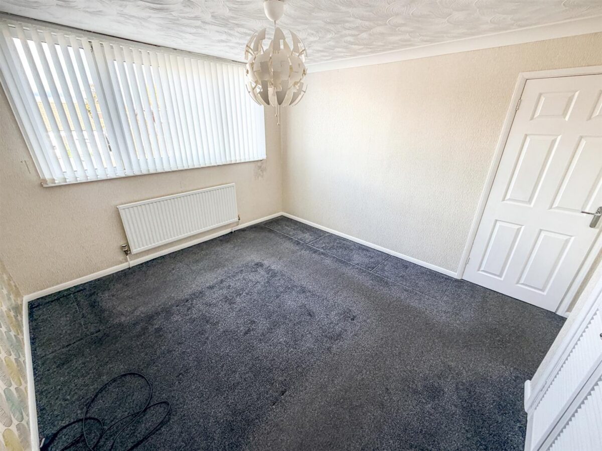 Katrine Close, Corby