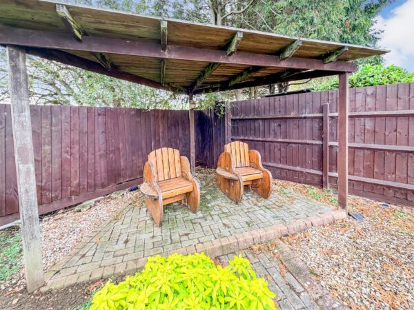 Katrine Close, Corby