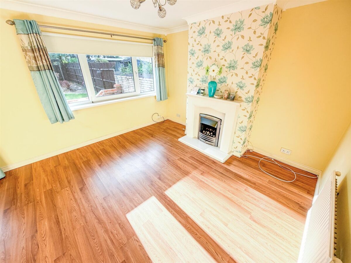 Katrine Close, Corby