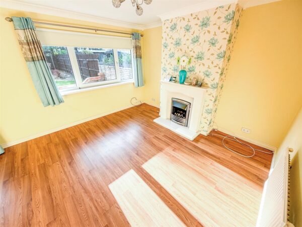 Katrine Close, Corby