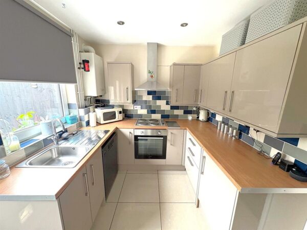West Glebe Road, Corby