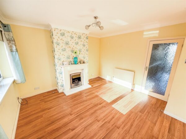 Katrine Close, Corby