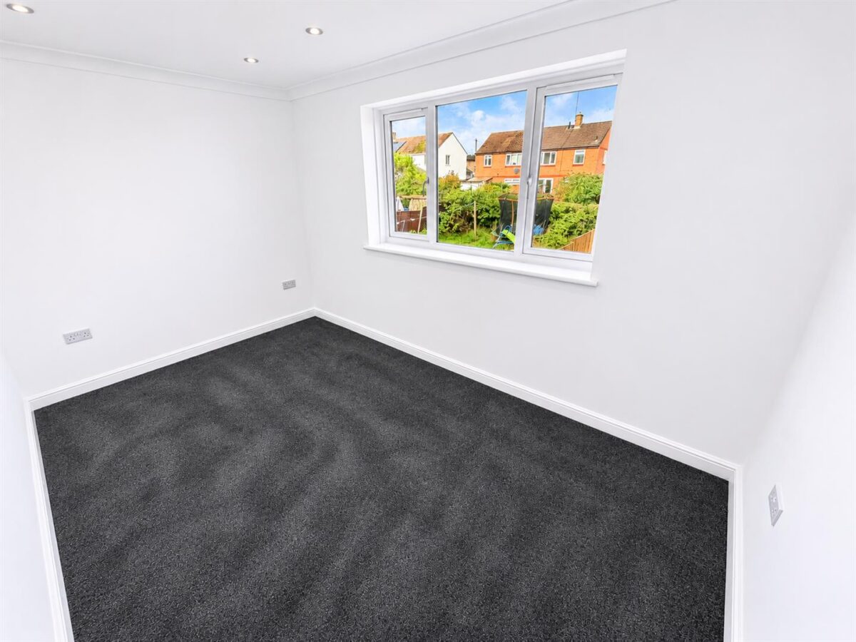Welland Vale Road, Corby