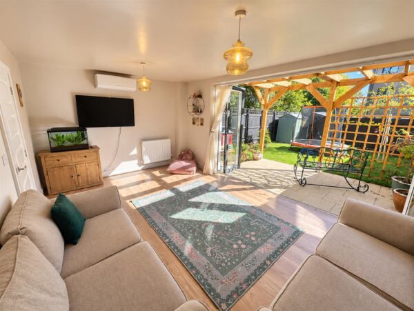 Kesteven Way, Corby