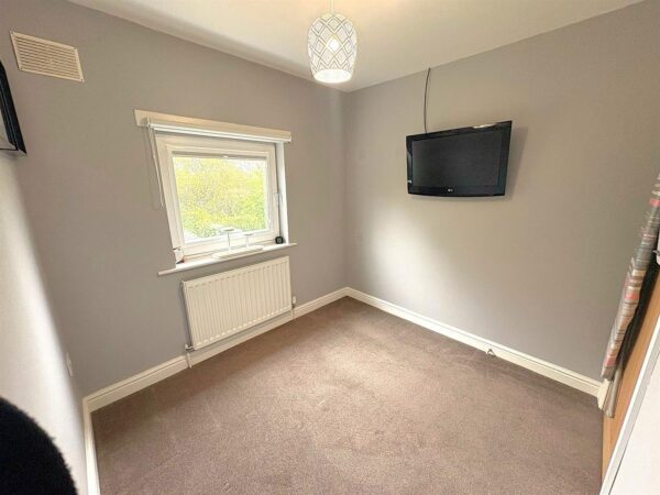 West Glebe Road, Corby