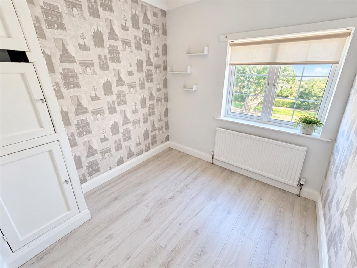 West Glebe Road, Corby