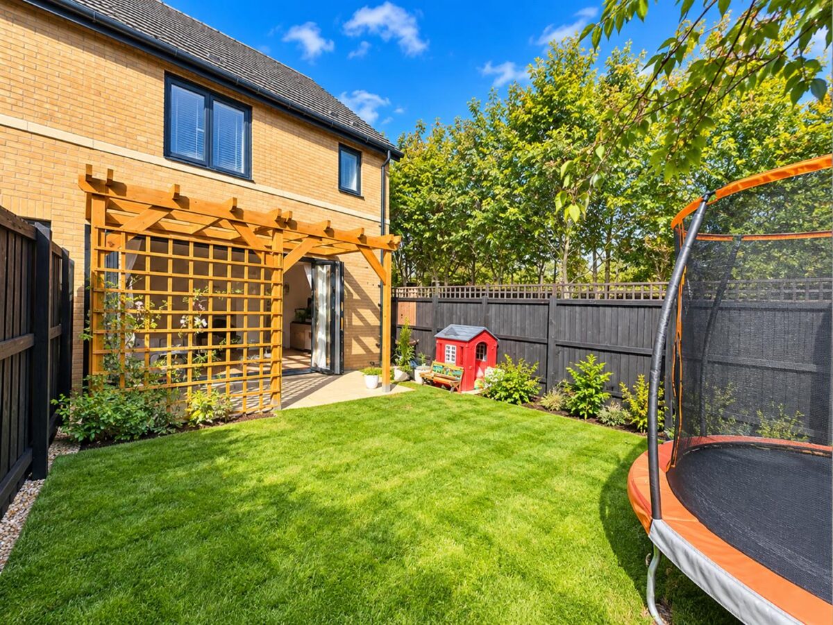 Kesteven Way, Corby