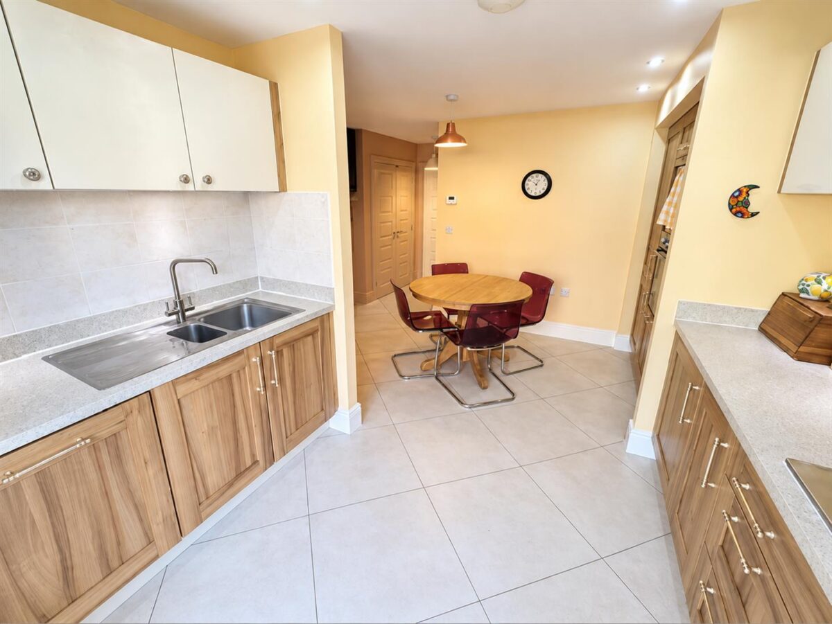 Kesteven Way, Corby