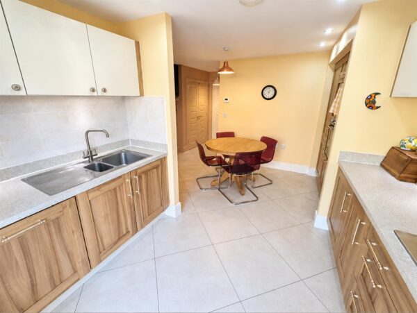 Kesteven Way, Corby