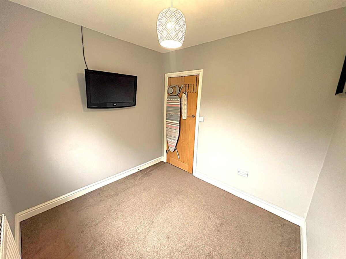 West Glebe Road, Corby