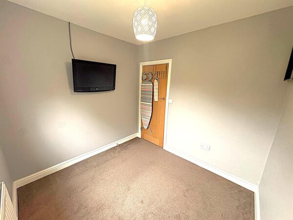 West Glebe Road, Corby